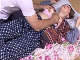 膣内射精の快感！吸い付く肉厚マ○コに大量中出しされる田舎の嫁4時間11人　サンプル画像03